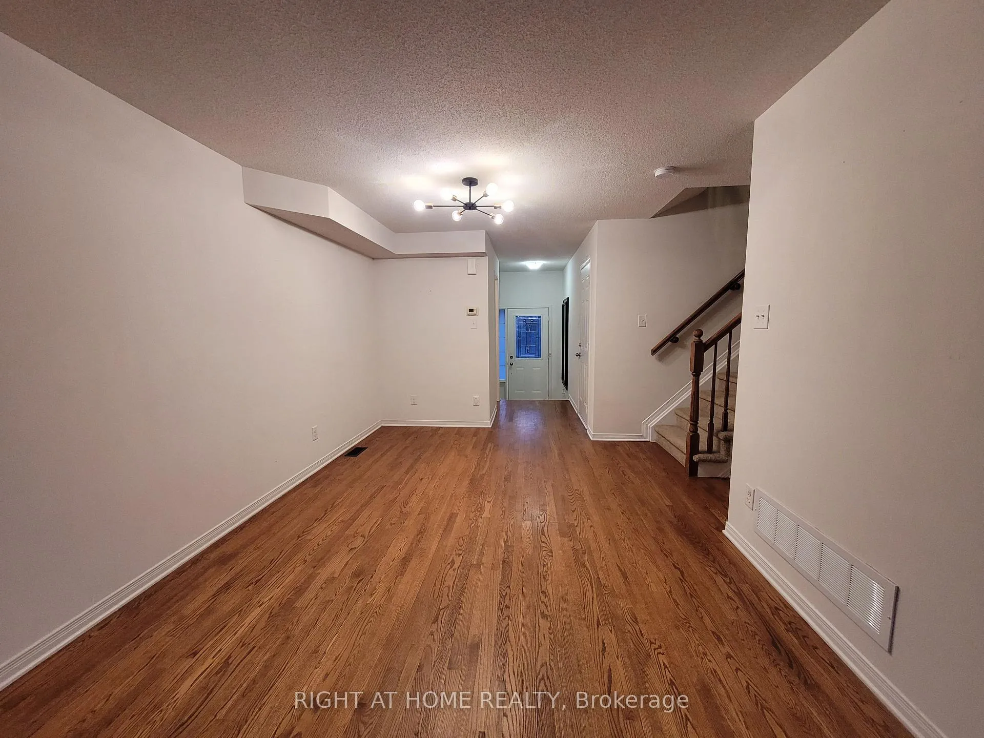 Photo 7 of 204 Rolling Meadow Crescent, Ottawa, Mer Bleue/Bradley Estates/Anderson Park — HOMEH