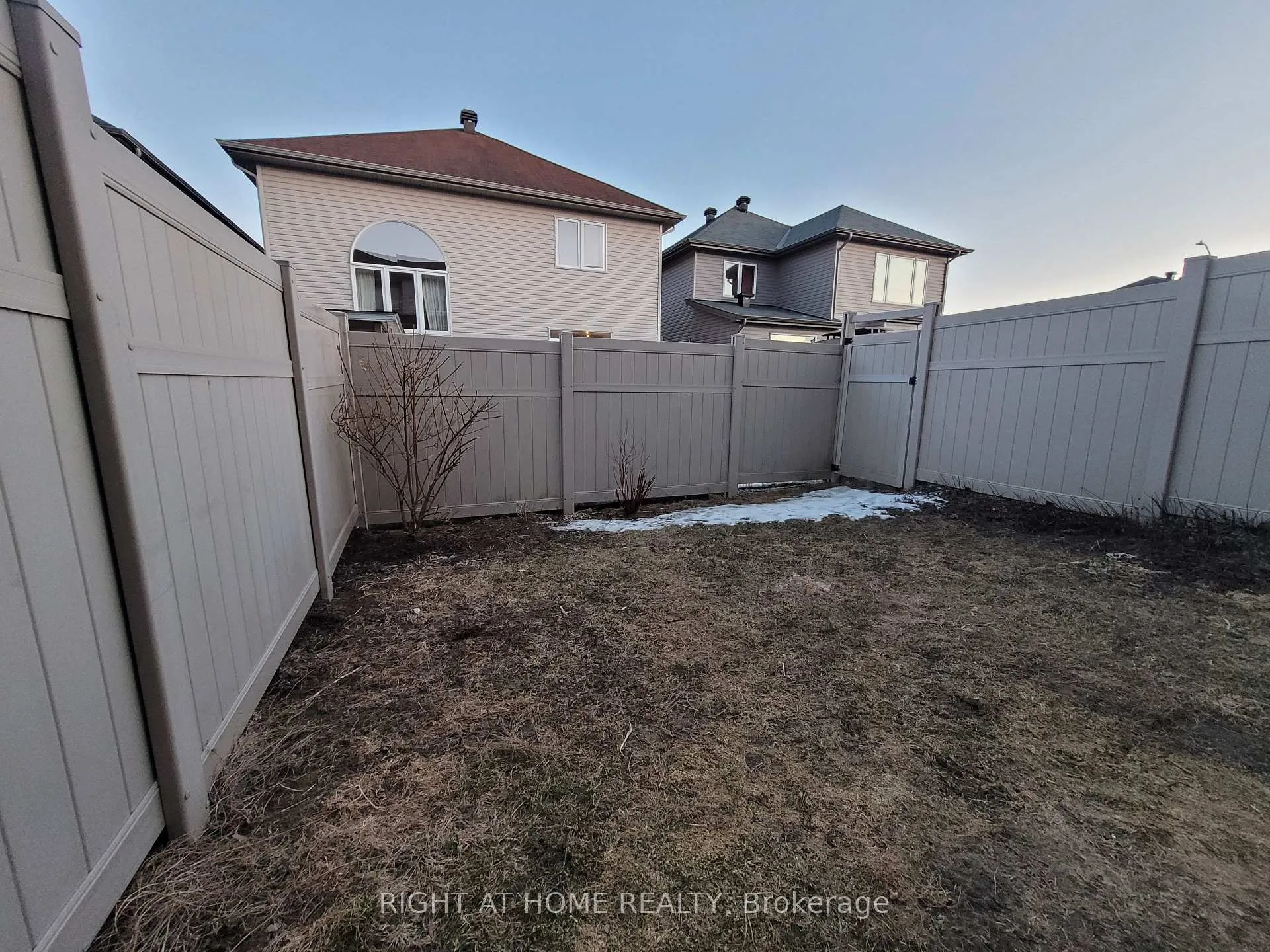 Photo 11 of 204 Rolling Meadow Crescent, Ottawa, Mer Bleue/Bradley Estates/Anderson Park — HOMEH