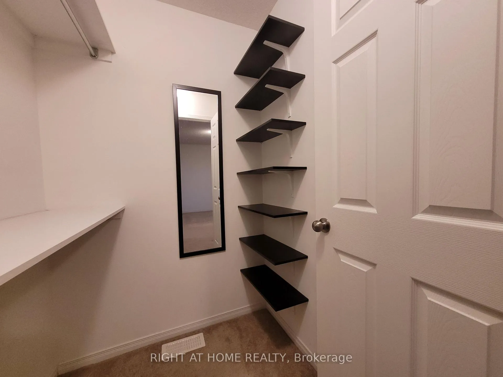 Photo 14 of 204 Rolling Meadow Crescent, Ottawa, Mer Bleue/Bradley Estates/Anderson Park — HOMEH