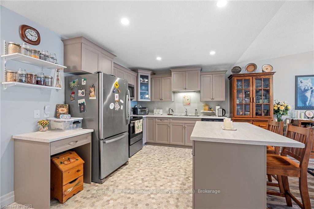Photo 8 of 45 Devon Drive, South Huron, Exeter — HOMEH