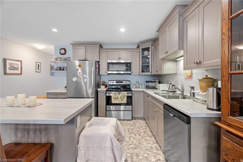 Photo 11 of 45 Devon Drive, South Huron, Exeter — HOMEH