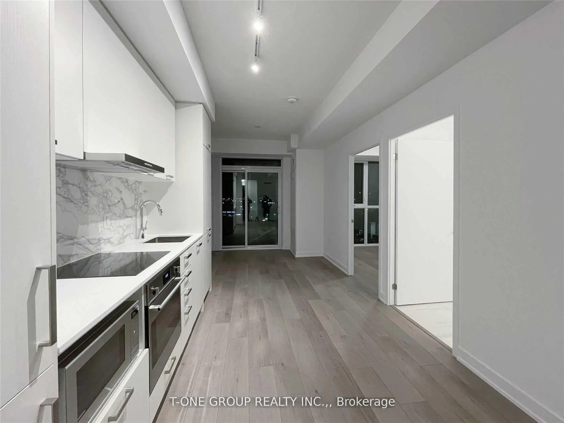 Photo 3 of Unit 815, 38 Honeycrisp Crescent, Vaughan, Vaughan Corporate Centre — HOMEH