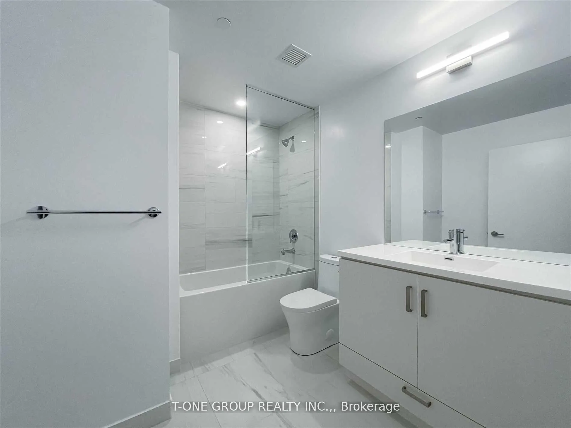 Photo 6 of Unit 815, 38 Honeycrisp Crescent, Vaughan, Vaughan Corporate Centre — HOMEH