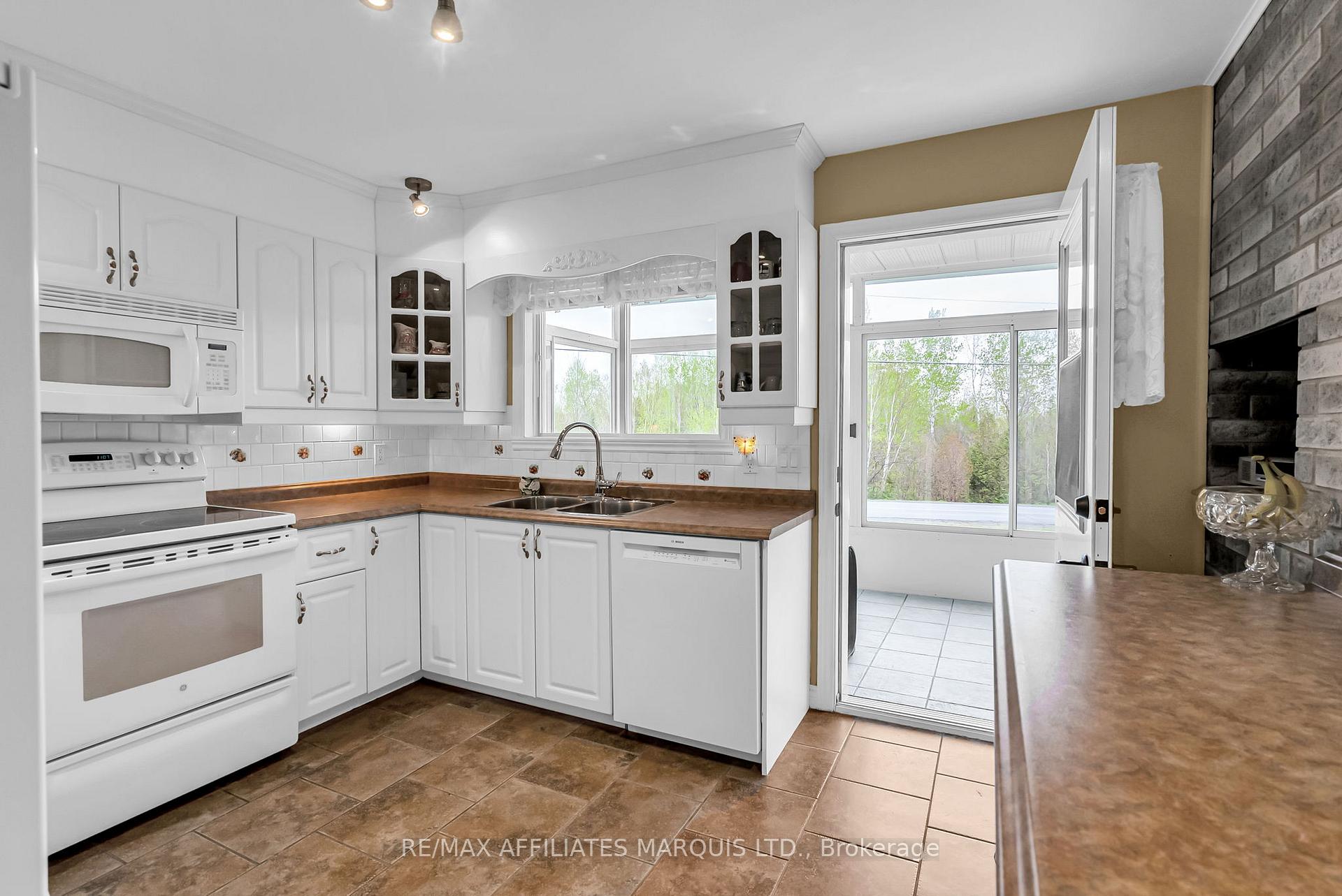 Photo 11 of 22061 Beauchamp Drive, South Glengarry, South Glengarry (Lancaster) Twp — HOMEH