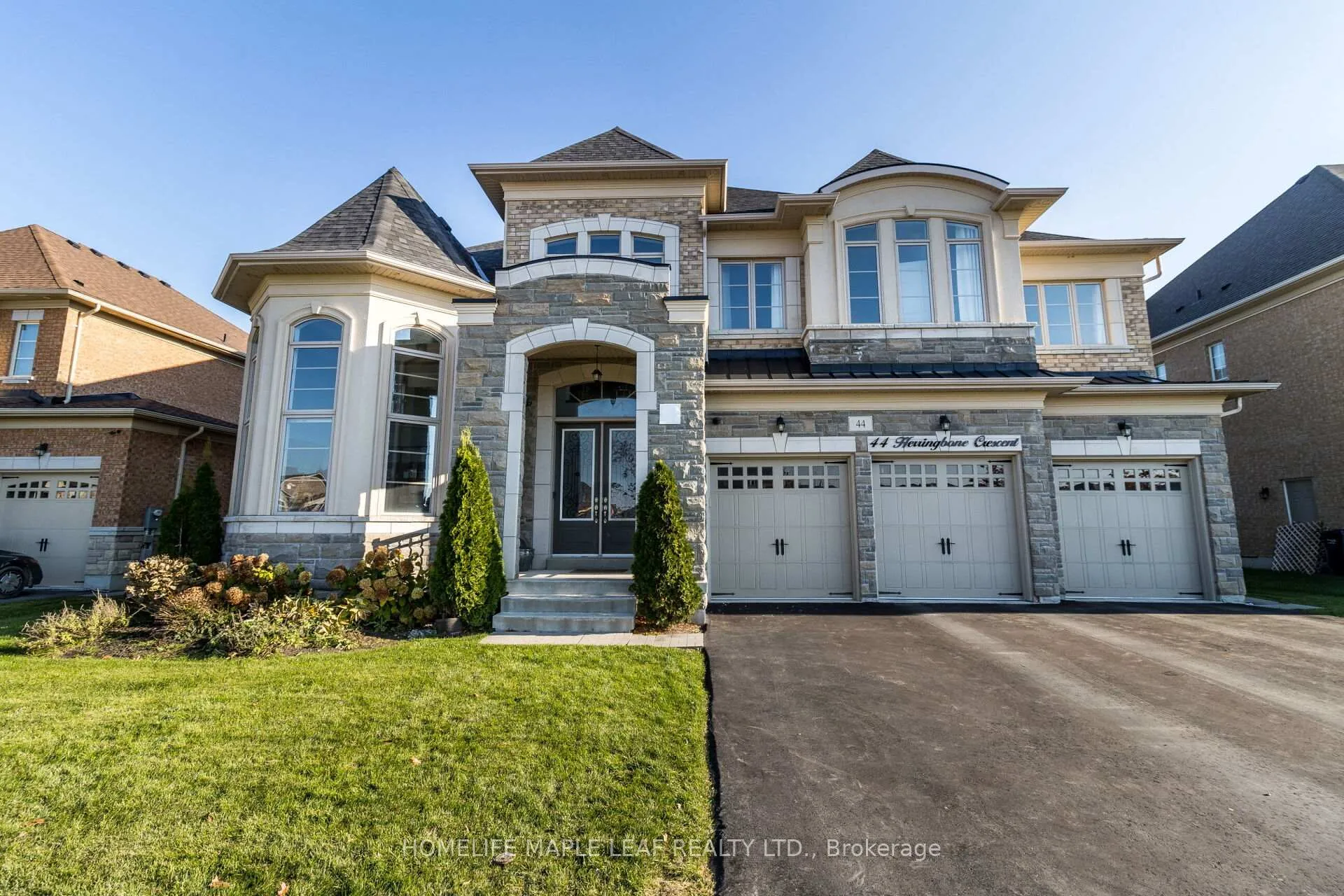 Photo 1 of 44 Herringbone Crescent, Brampton, Toronto Gore Rural Estate — HOMEH