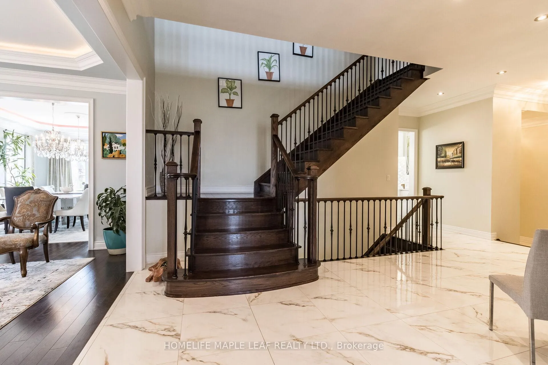 Photo 5 of 44 Herringbone Crescent, Brampton, Toronto Gore Rural Estate — HOMEH