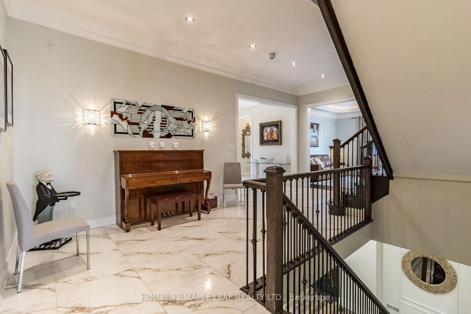 Photo 6 of 44 Herringbone Crescent, Brampton, Toronto Gore Rural Estate — HOMEH