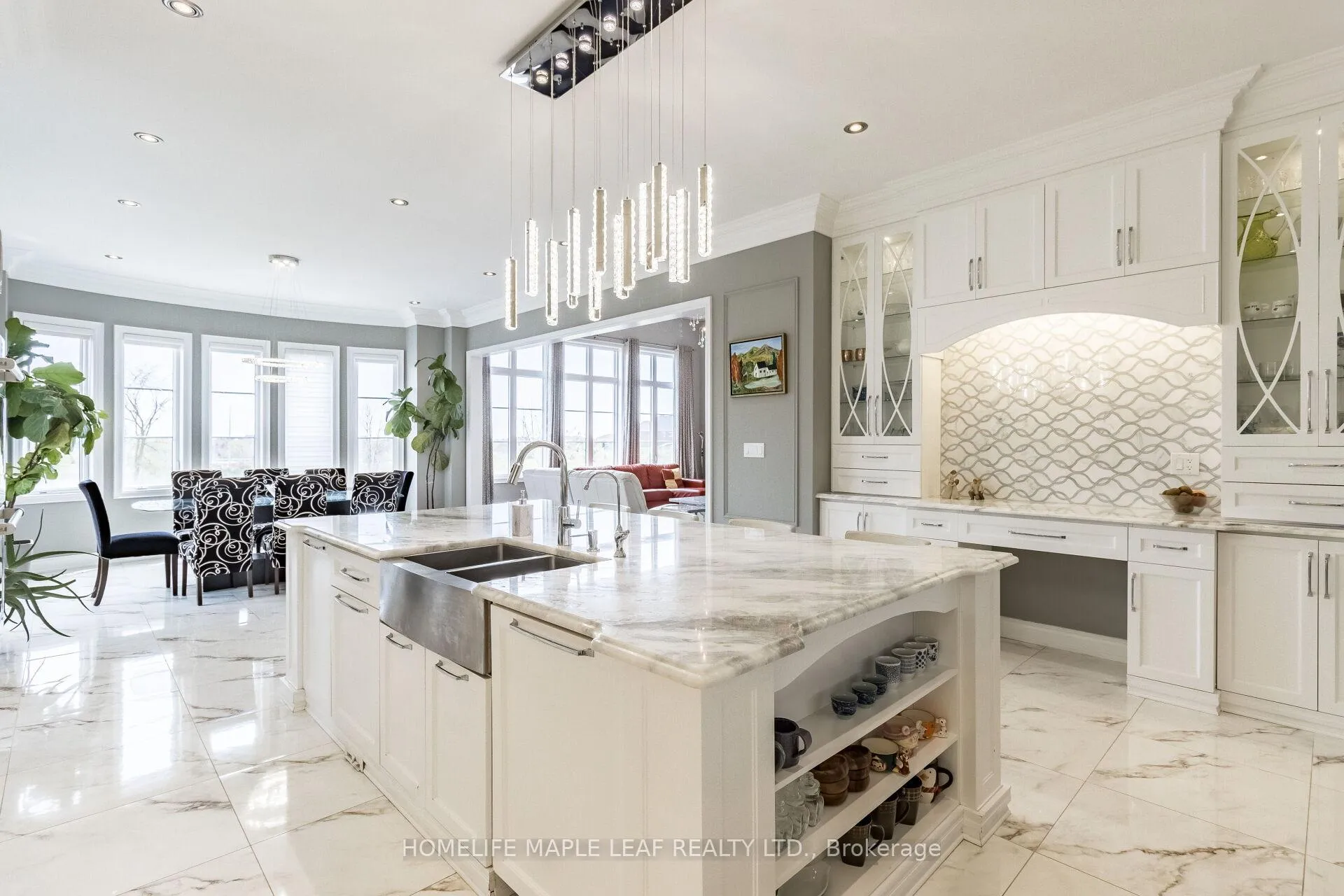 Photo 12 of 44 Herringbone Crescent, Brampton, Toronto Gore Rural Estate — HOMEH