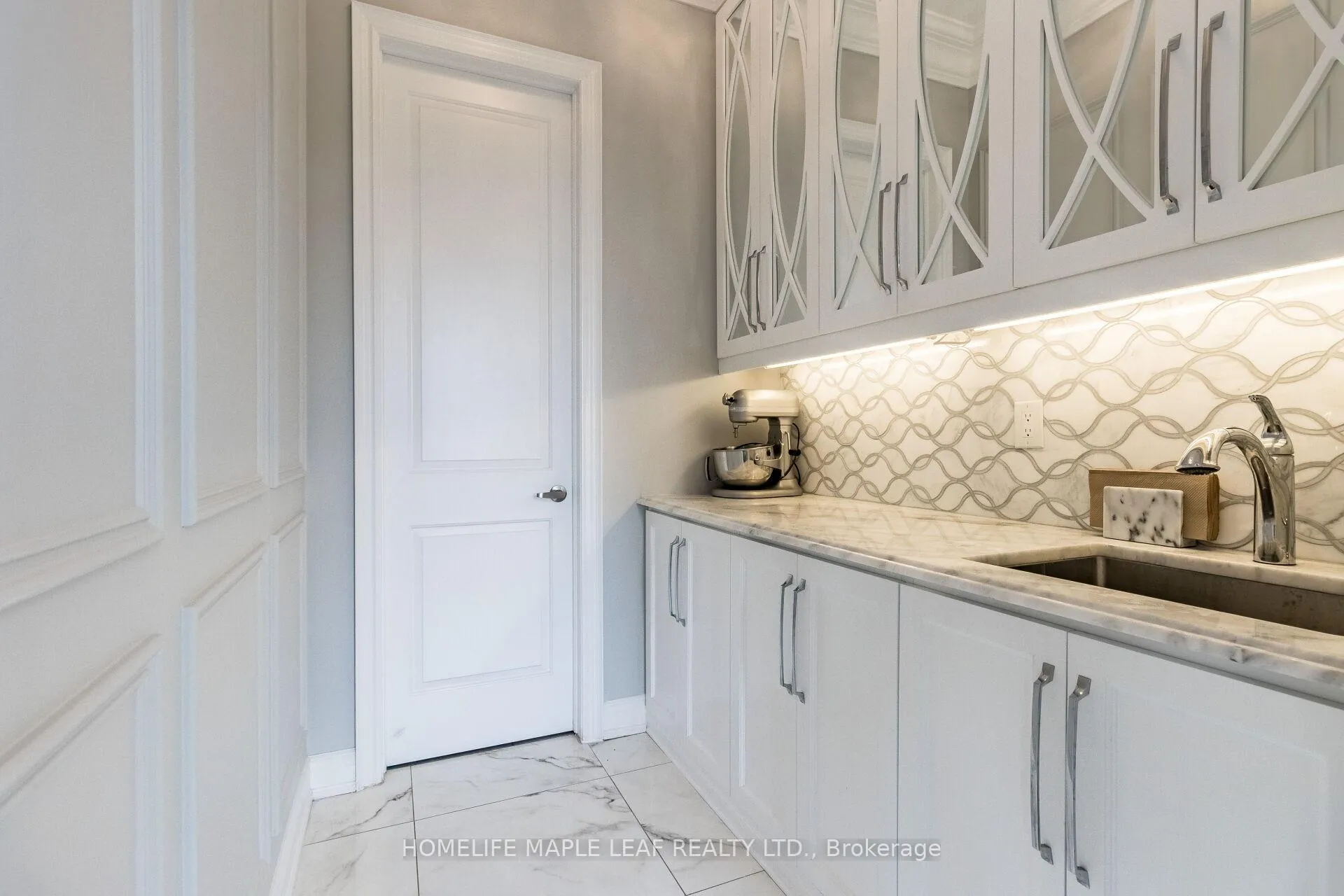 Photo 14 of 44 Herringbone Crescent, Brampton, Toronto Gore Rural Estate — HOMEH
