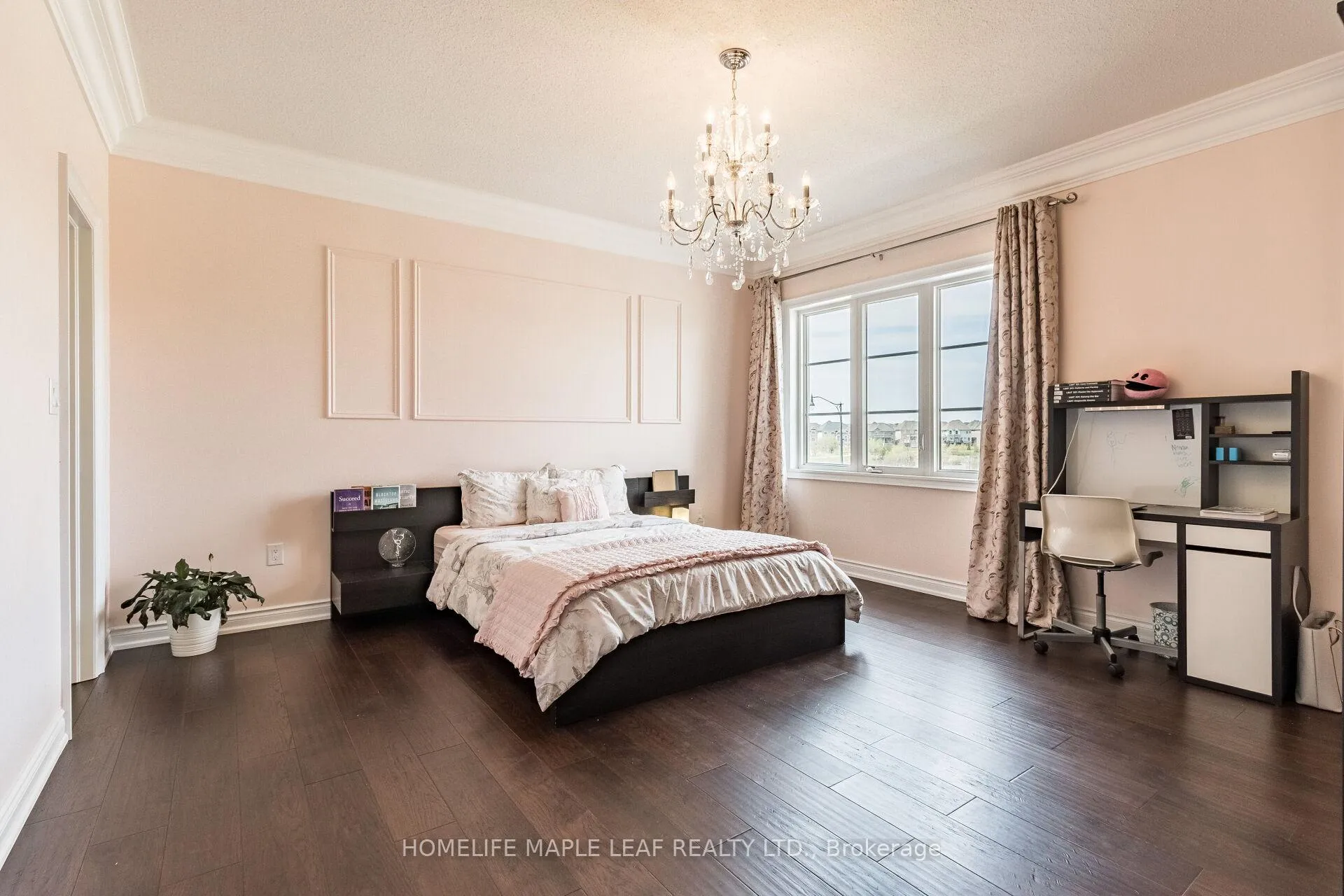Photo 29 of 44 Herringbone Crescent, Brampton, Toronto Gore Rural Estate — HOMEH