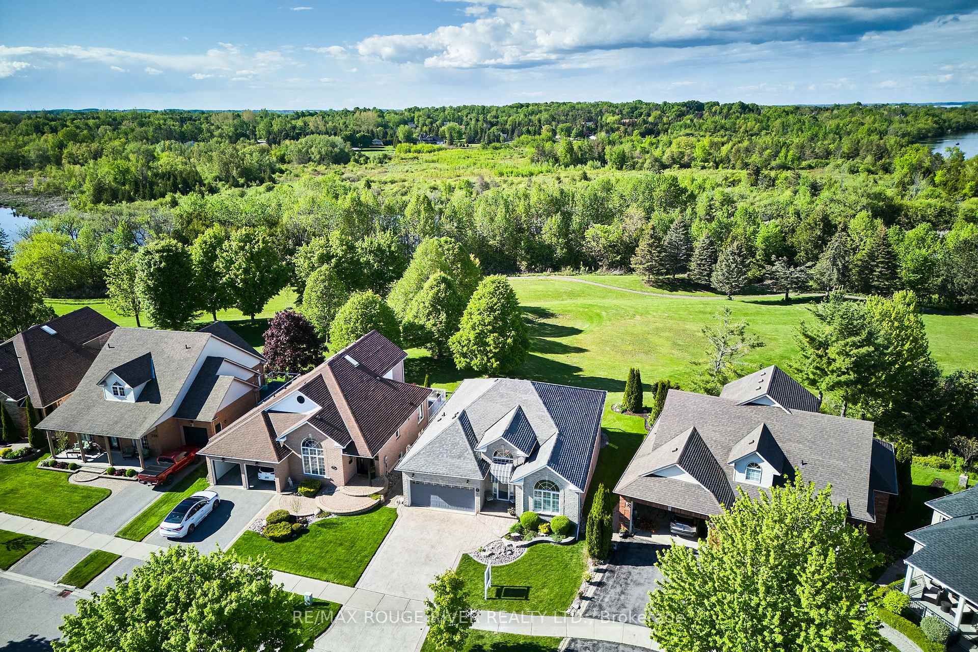 Photo 2 of 247 Waterbury Crescent, Scugog, Port Perry — HOMEH