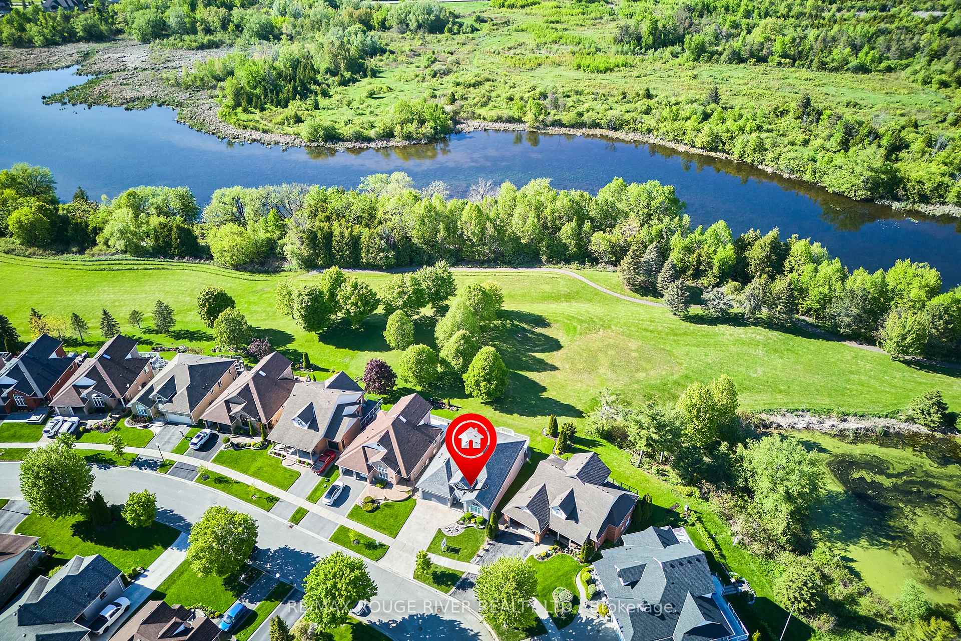 Photo 4 of 247 Waterbury Crescent, Scugog, Port Perry — HOMEH