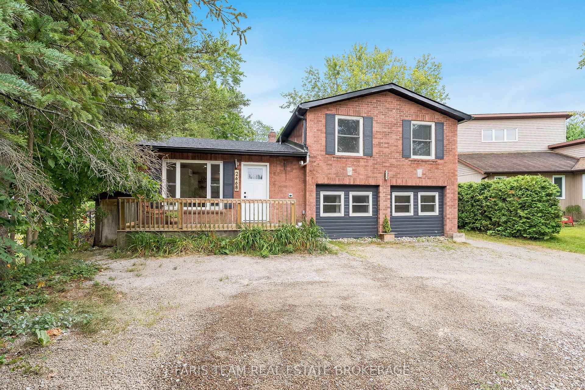 Front of 2668 Westshore Crescent
