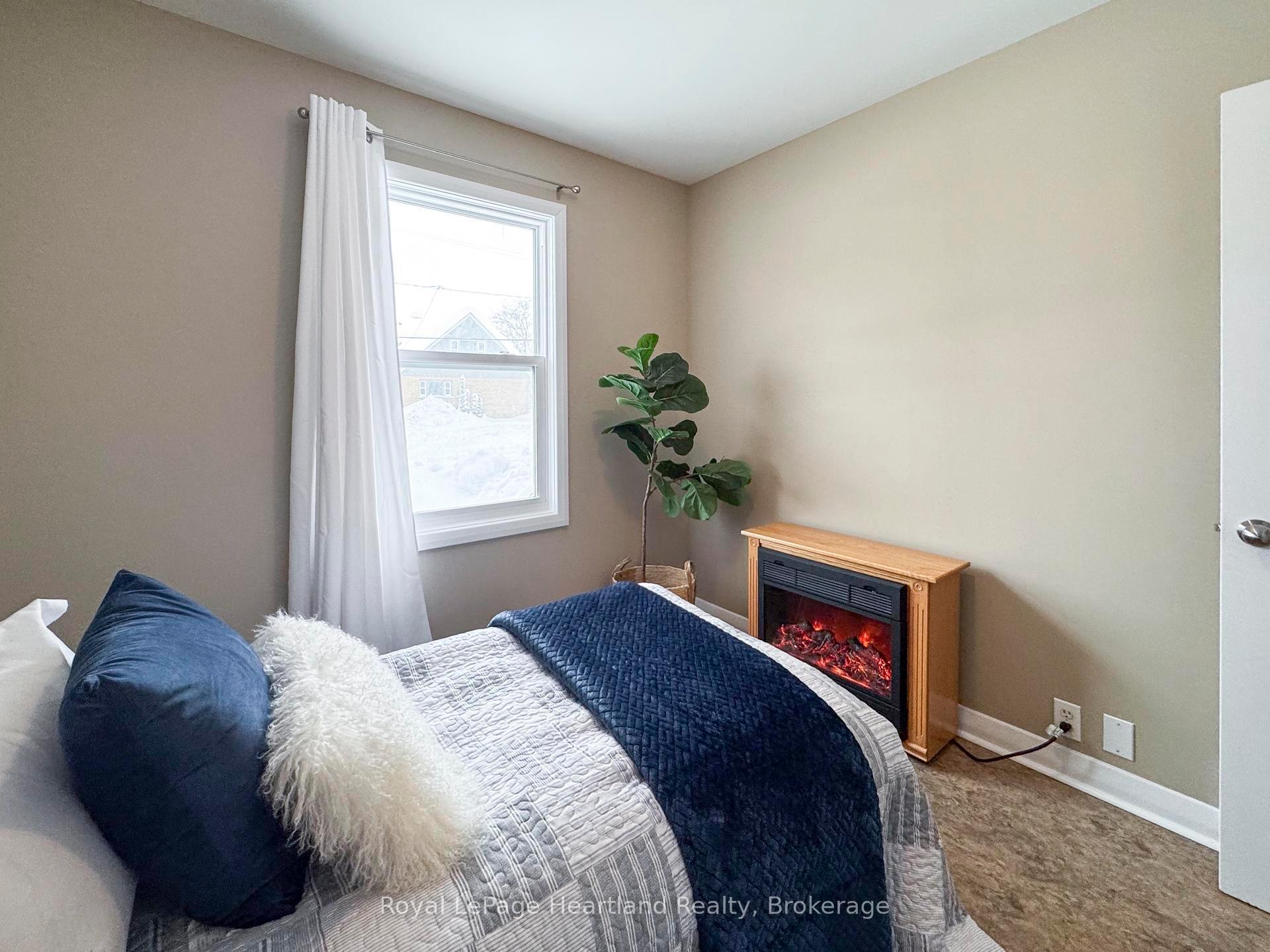 Photo 16 of 126 Sanders Street E, South Huron, Exeter — HOMEH