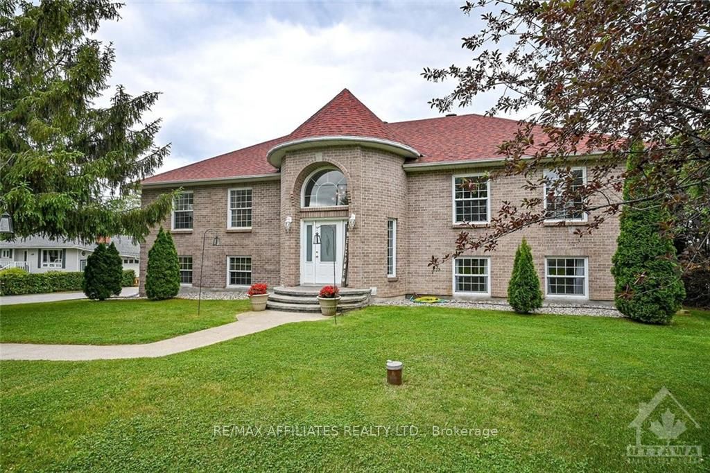 Photo 1 of 428 Queen Street, Smiths Falls — HOMEH