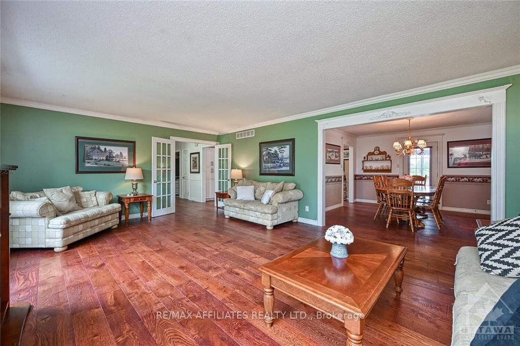 Photo 5 of 428 Queen Street, Smiths Falls — HOMEH