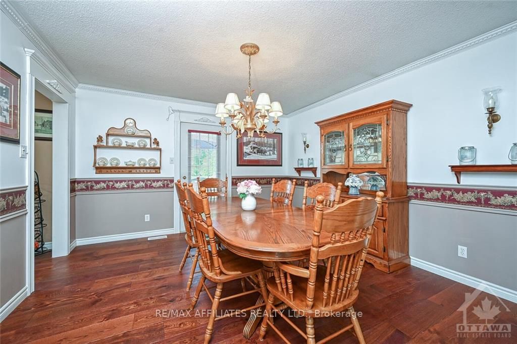 Photo 6 of 428 Queen Street, Smiths Falls — HOMEH