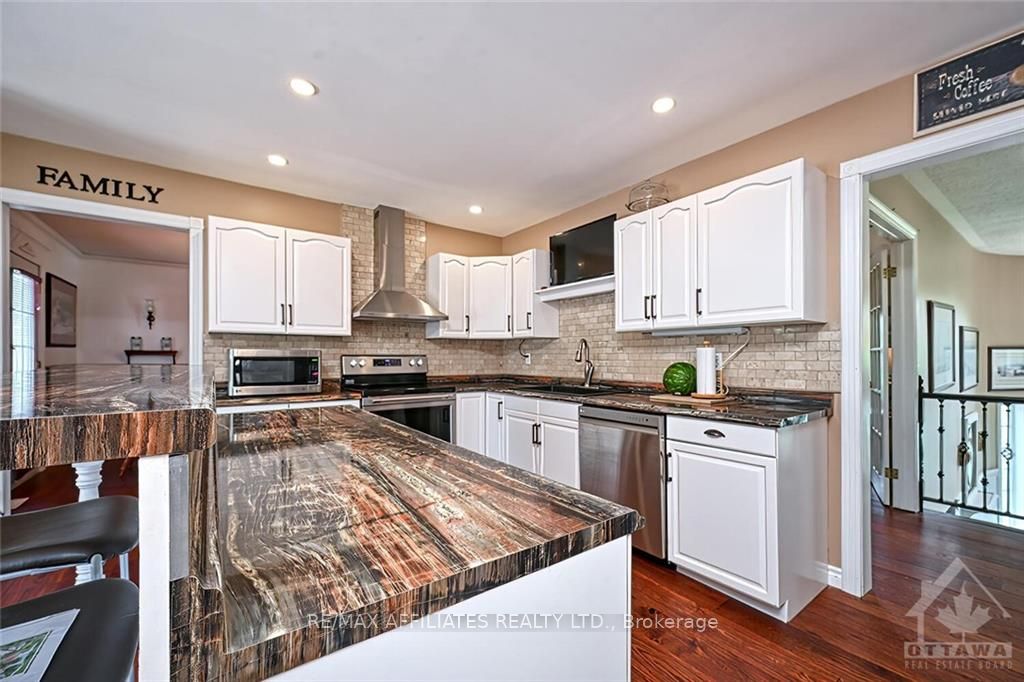 Photo 8 of 428 Queen Street, Smiths Falls — HOMEH