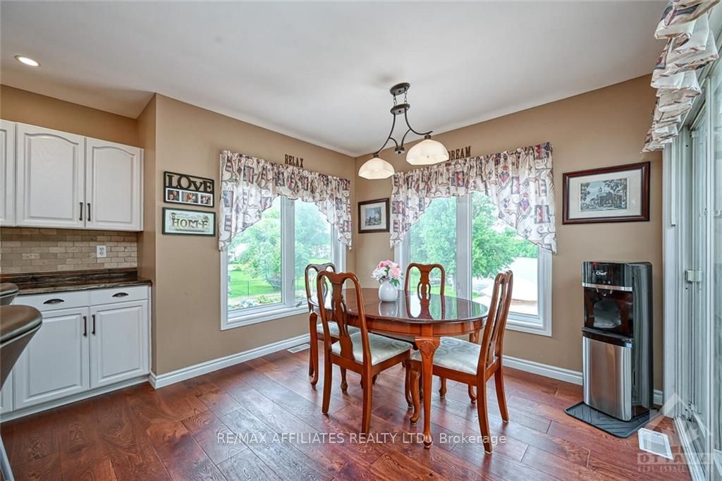Photo 10 of 428 Queen Street, Smiths Falls — HOMEH