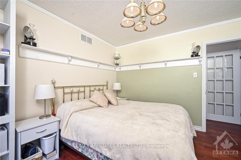 Photo 15 of 428 Queen Street, Smiths Falls — HOMEH