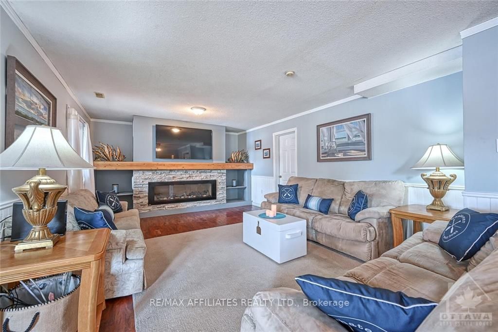 Photo 18 of 428 Queen Street, Smiths Falls — HOMEH