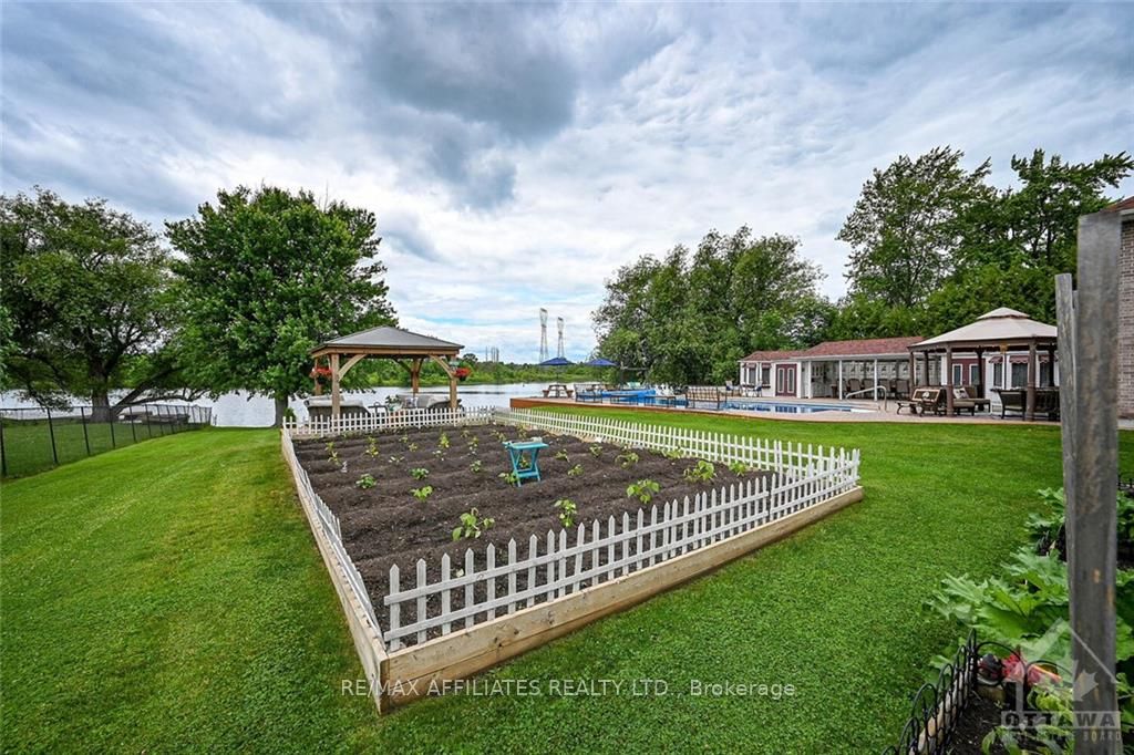 Photo 22 of 428 Queen Street, Smiths Falls — HOMEH