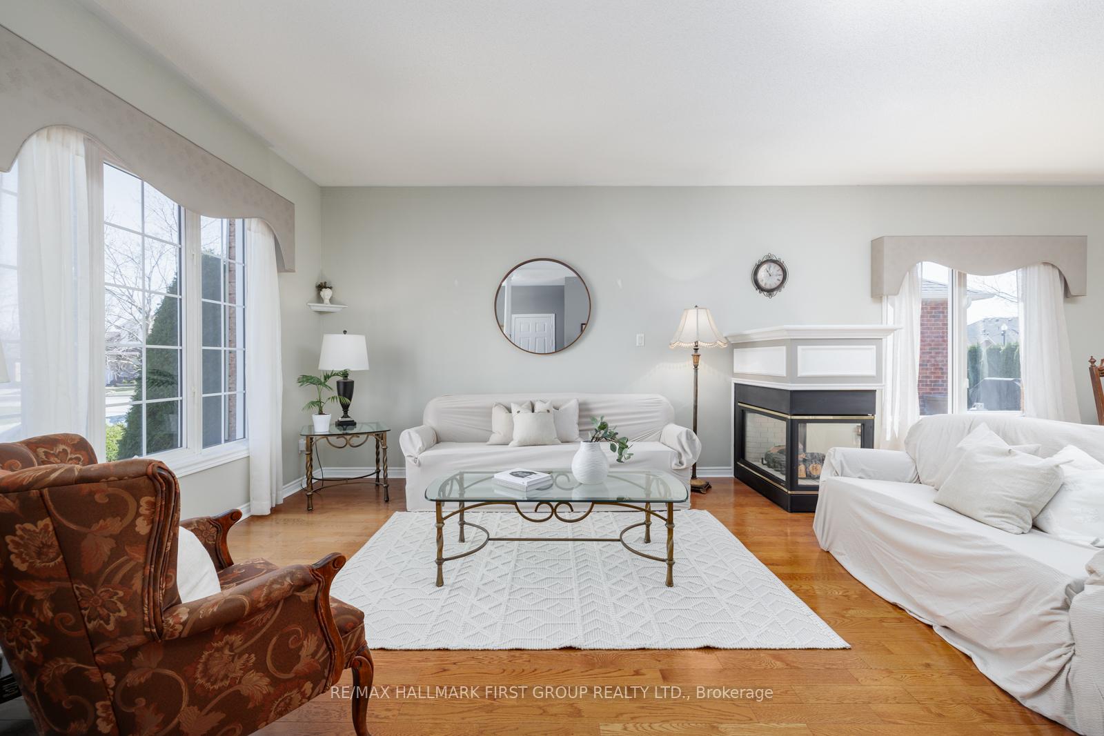 Photo 4 of 8 South Garden Court, Scugog, Port Perry — HOMEH