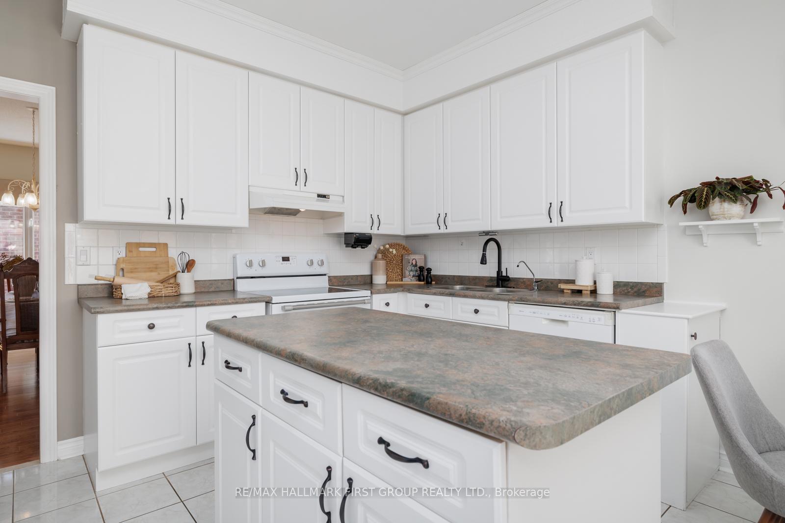 Photo 9 of 8 South Garden Court, Scugog, Port Perry — HOMEH