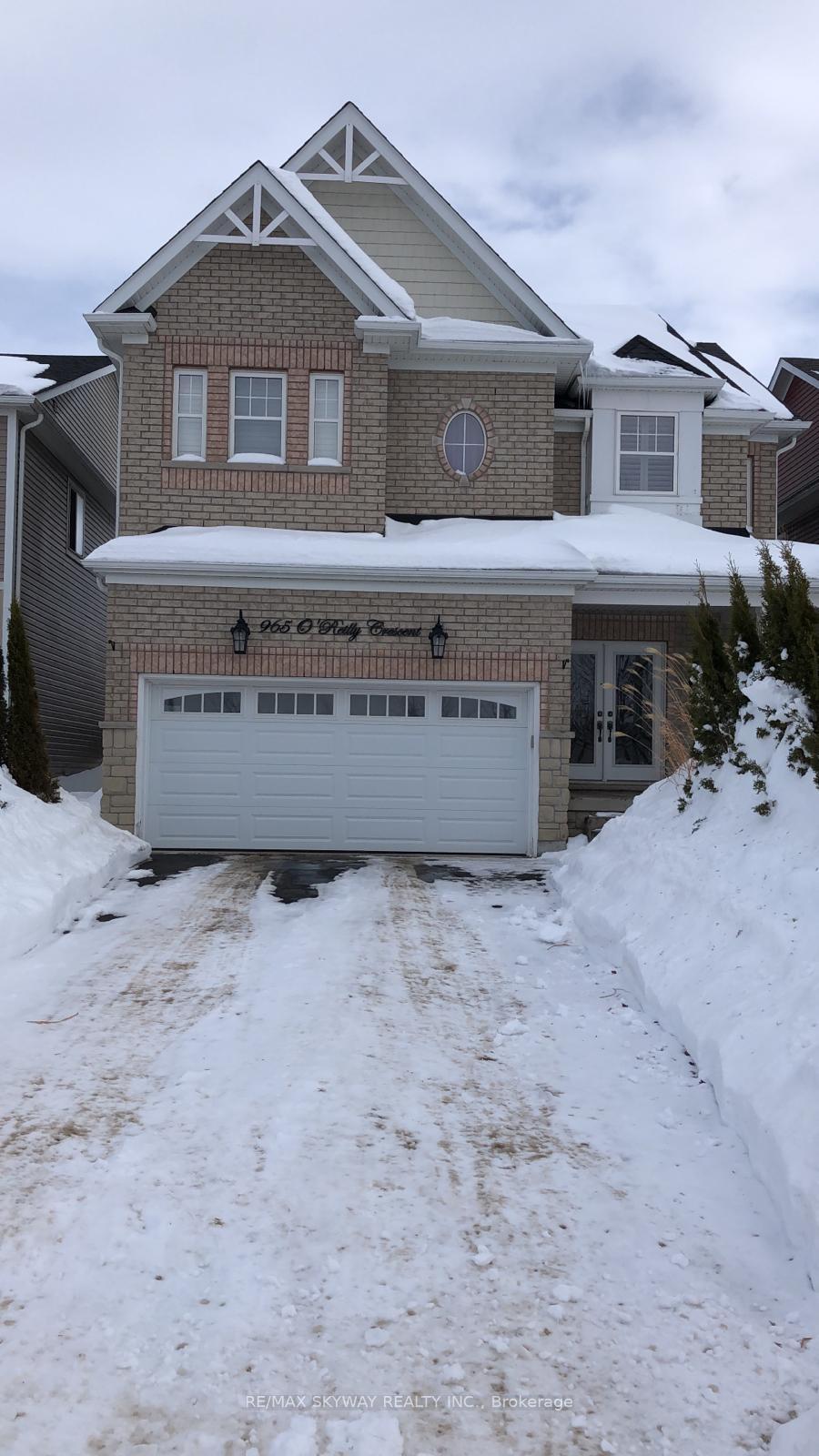 Front of 965 O'reilly Crescent