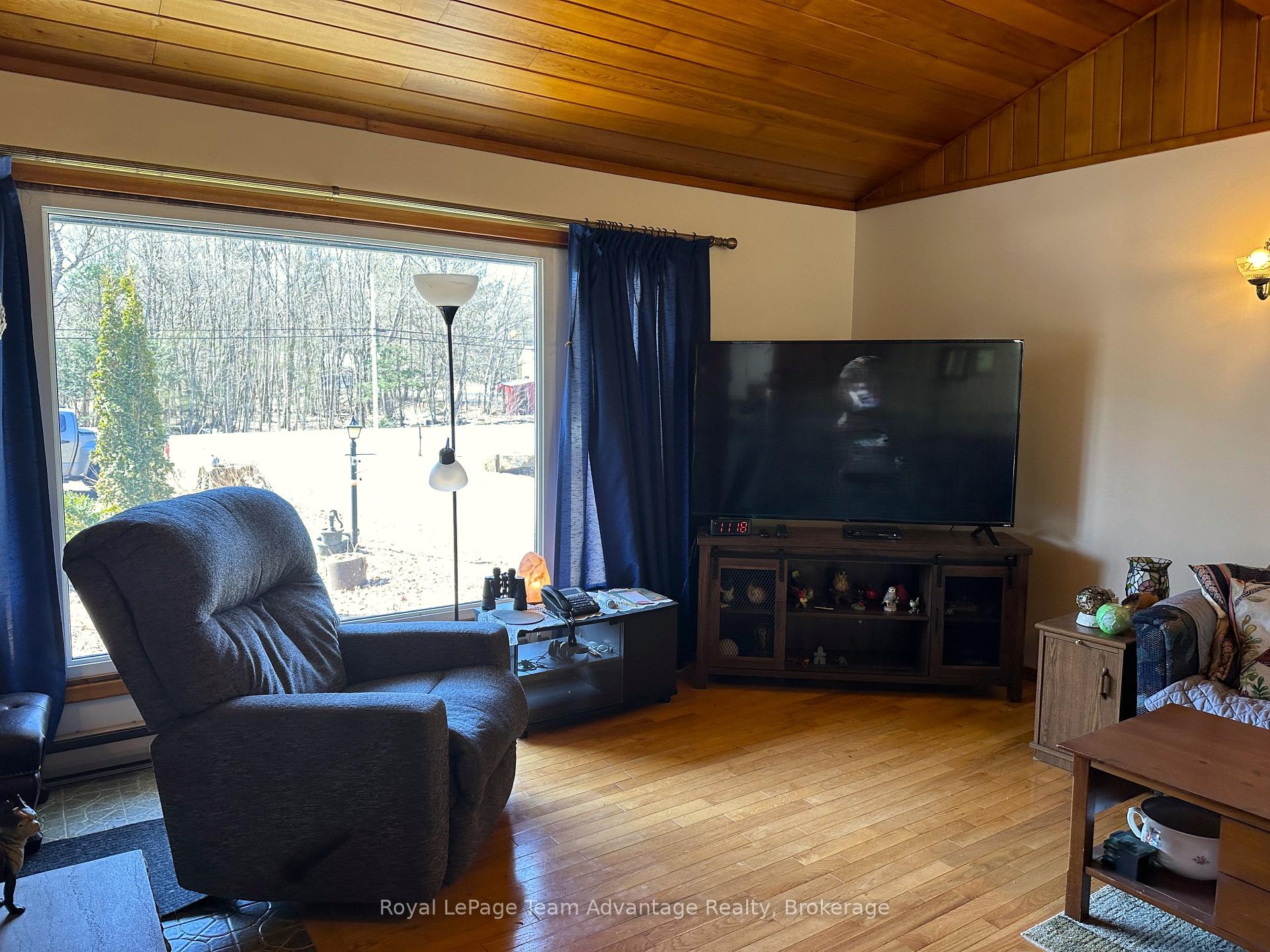 Photo 6 of 709 141 Highway, Seguin — HOMEH