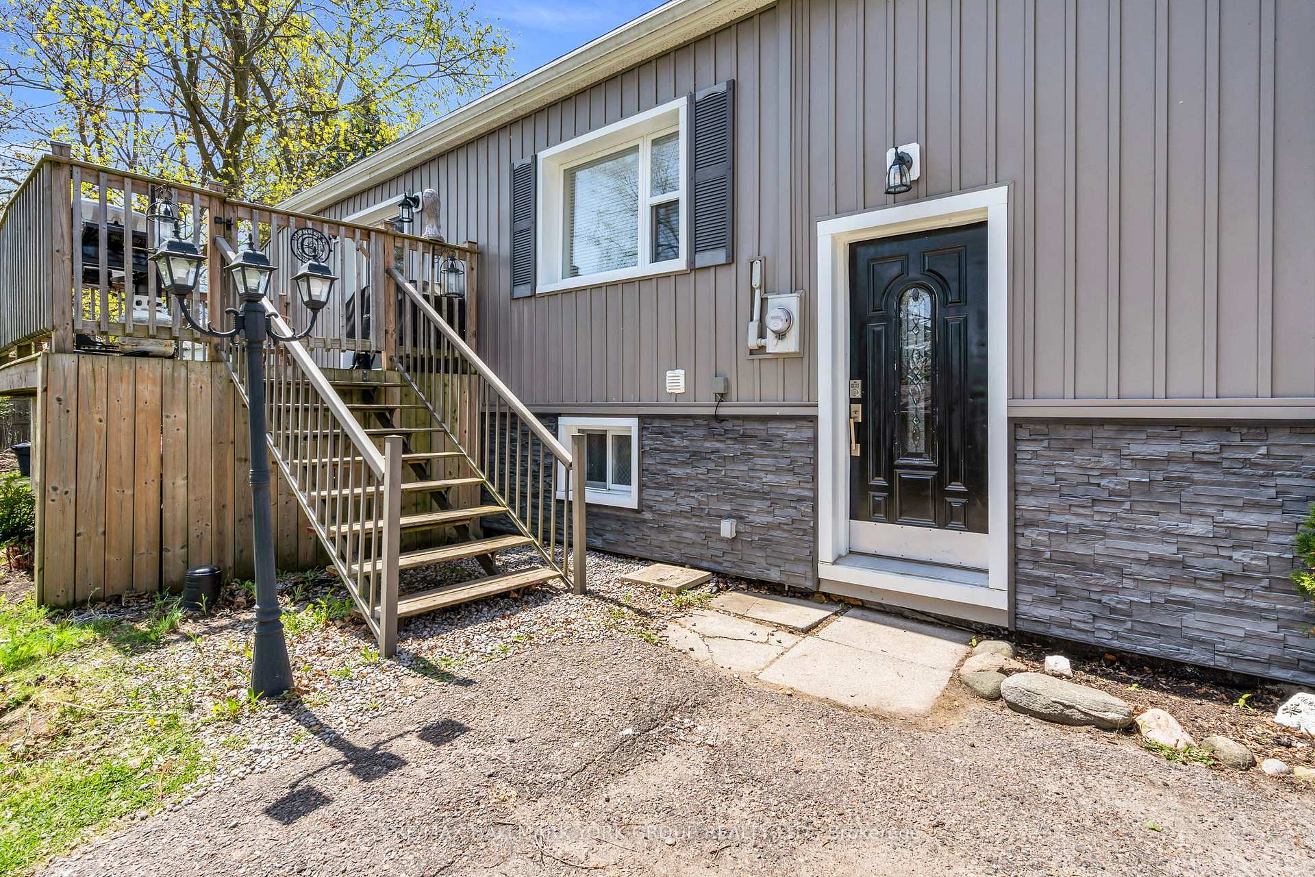 Photo 2 of 152 Centre Street, Scugog, Rural Scugog — HOMEH