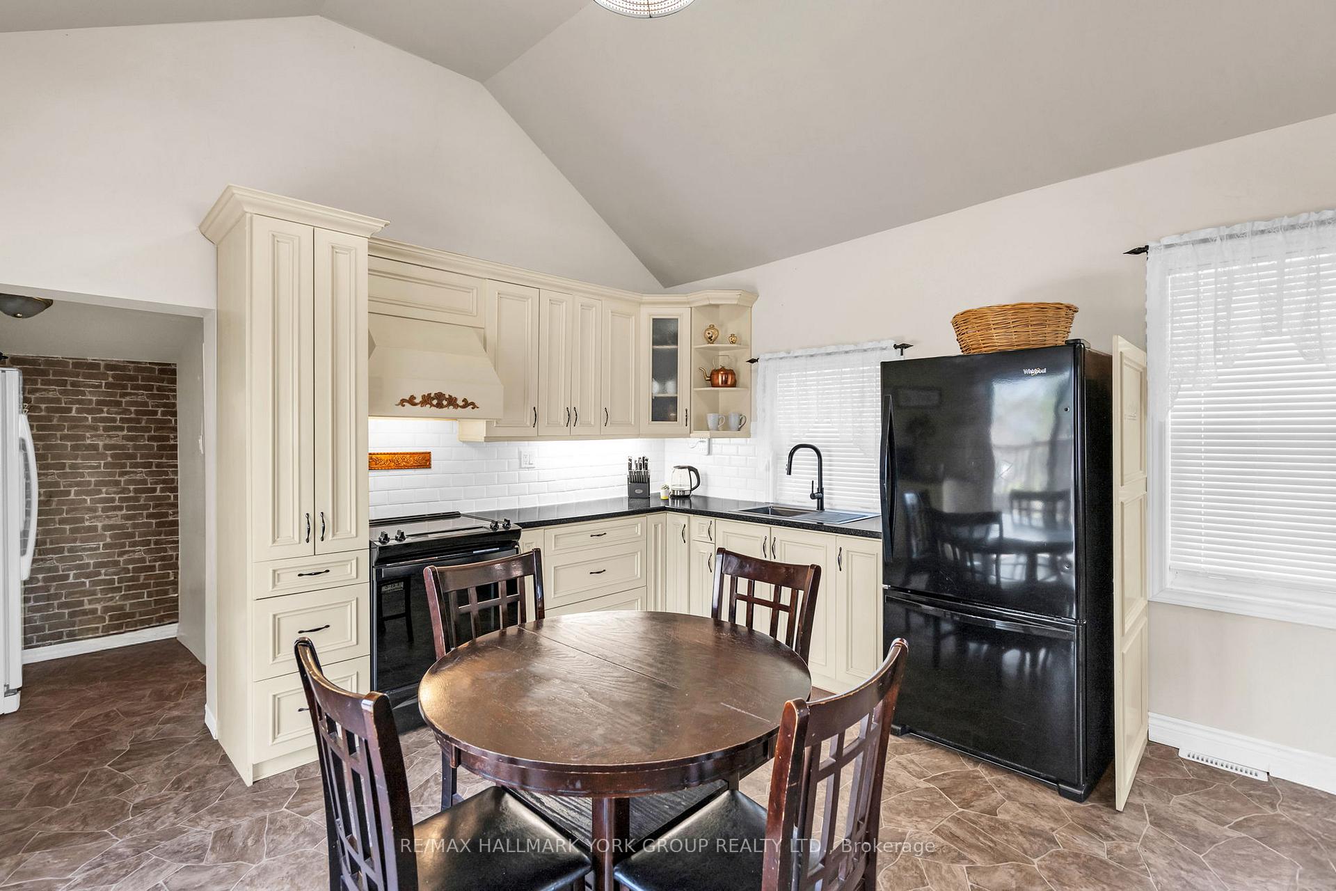 Photo 12 of 152 Centre Street, Scugog, Rural Scugog — HOMEH