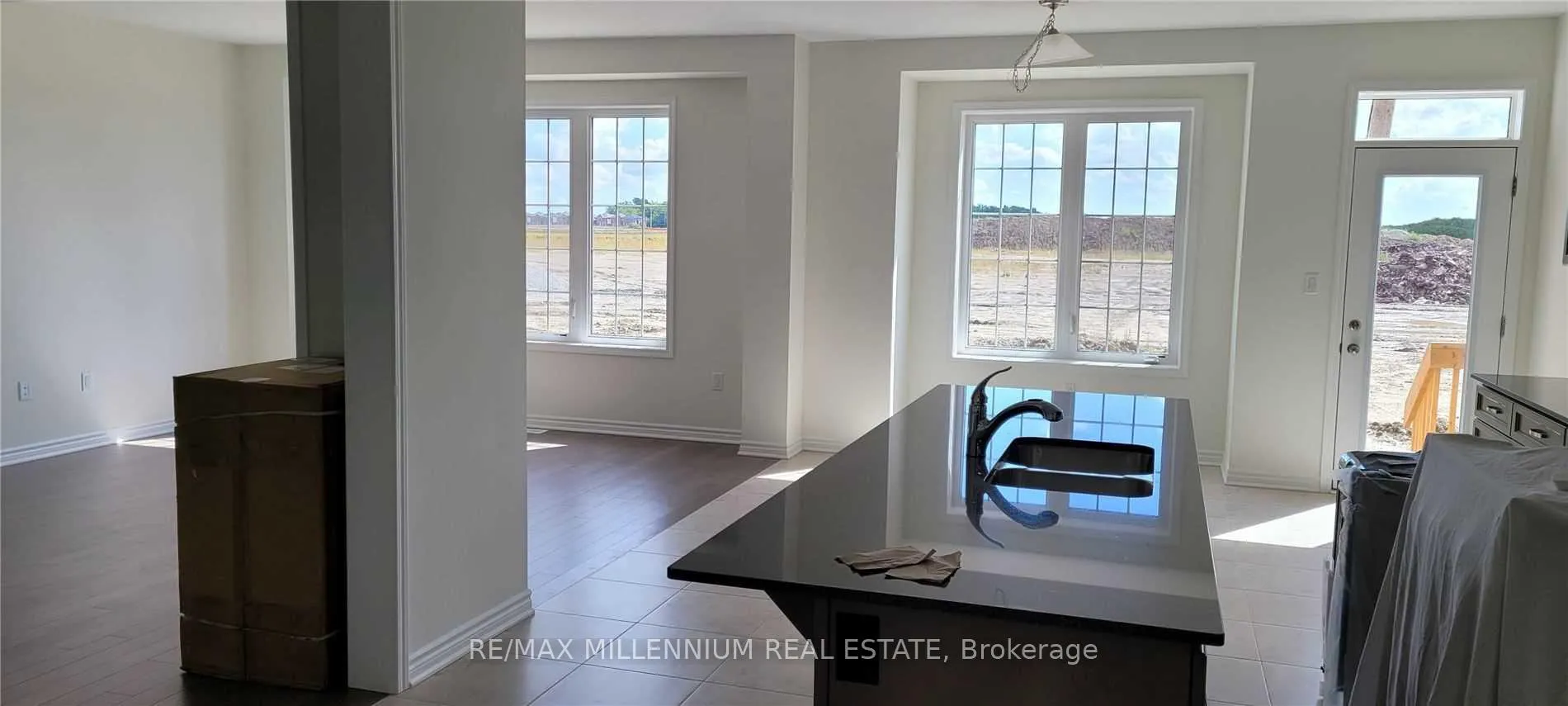 Photo 3 of 33 Eberly Woods Drive, Caledon, Rural Caledon — HOMEH