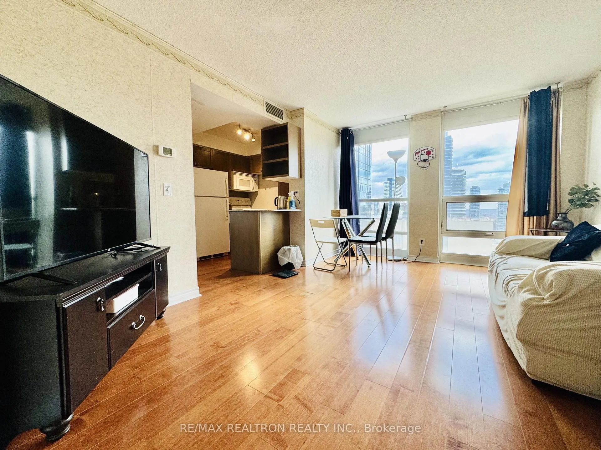 Photo 5 of Unit 2202, 763 Bay Street, Toronto, Bay Street Corridor — HOMEH