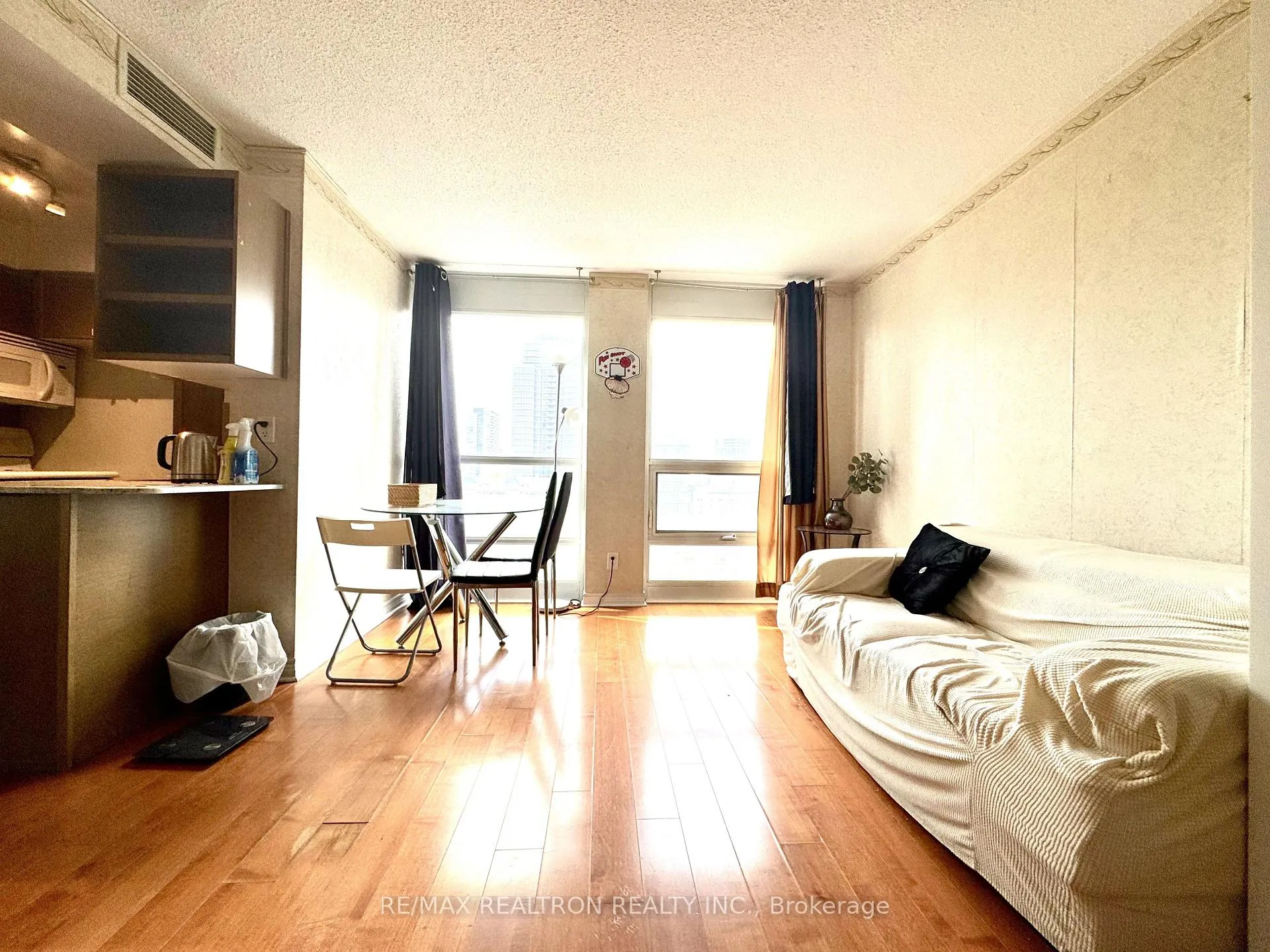 Photo 6 of Unit 2202, 763 Bay Street, Toronto, Bay Street Corridor — HOMEH