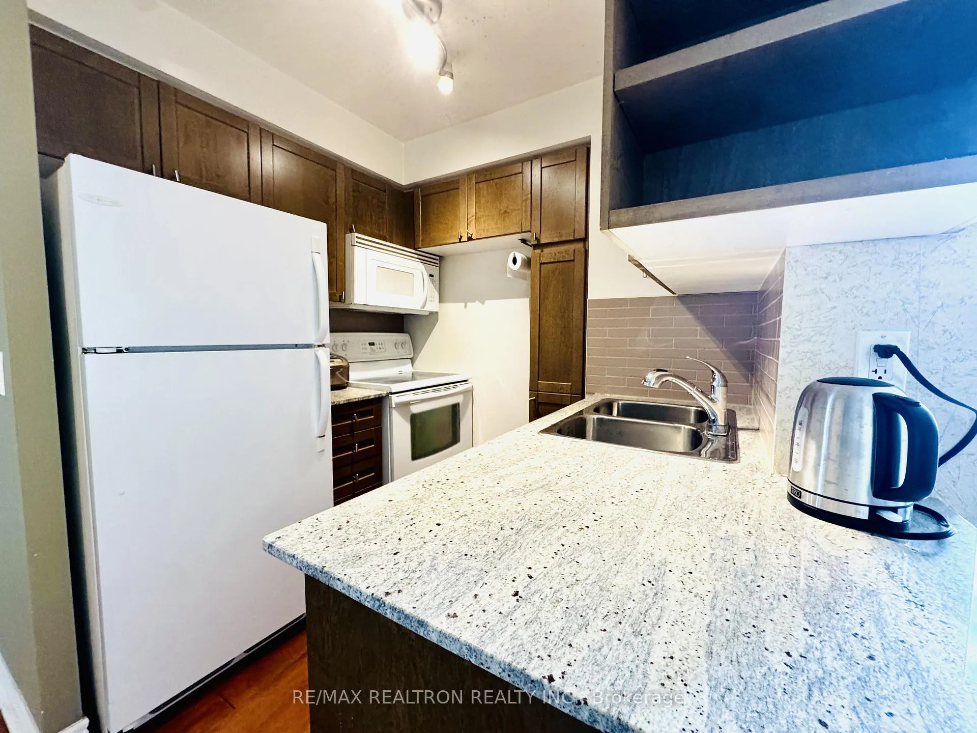 Photo 8 of Unit 2202, 763 Bay Street, Toronto, Bay Street Corridor — HOMEH