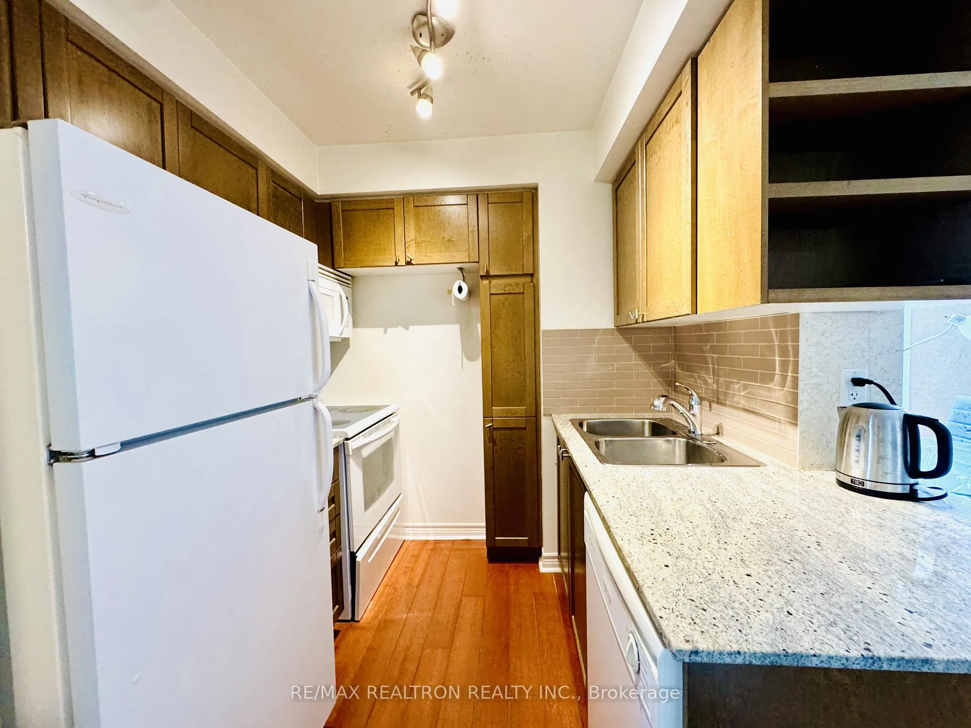 Photo 9 of Unit 2202, 763 Bay Street, Toronto, Bay Street Corridor — HOMEH