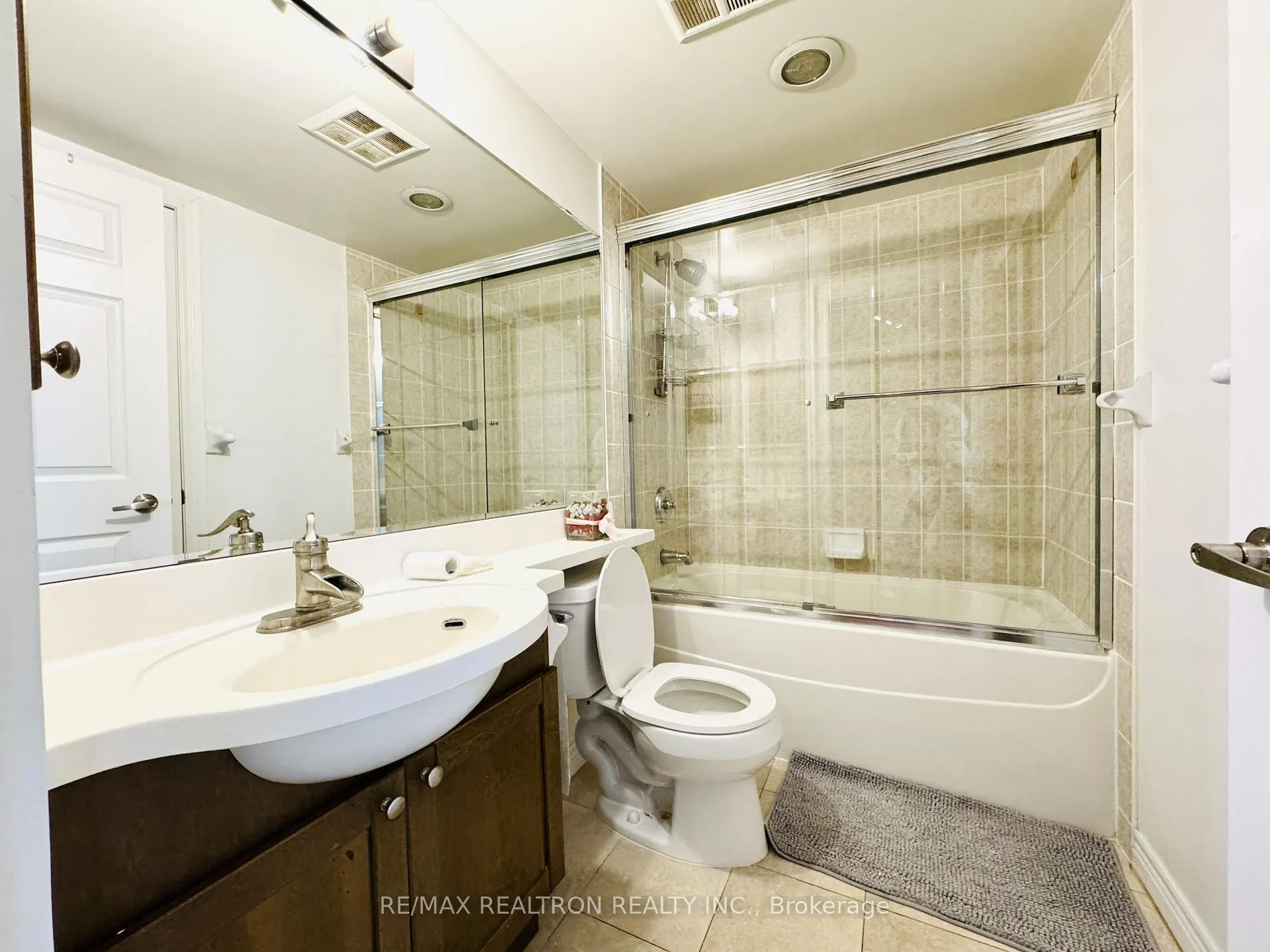 Photo 10 of Unit 2202, 763 Bay Street, Toronto, Bay Street Corridor — HOMEH
