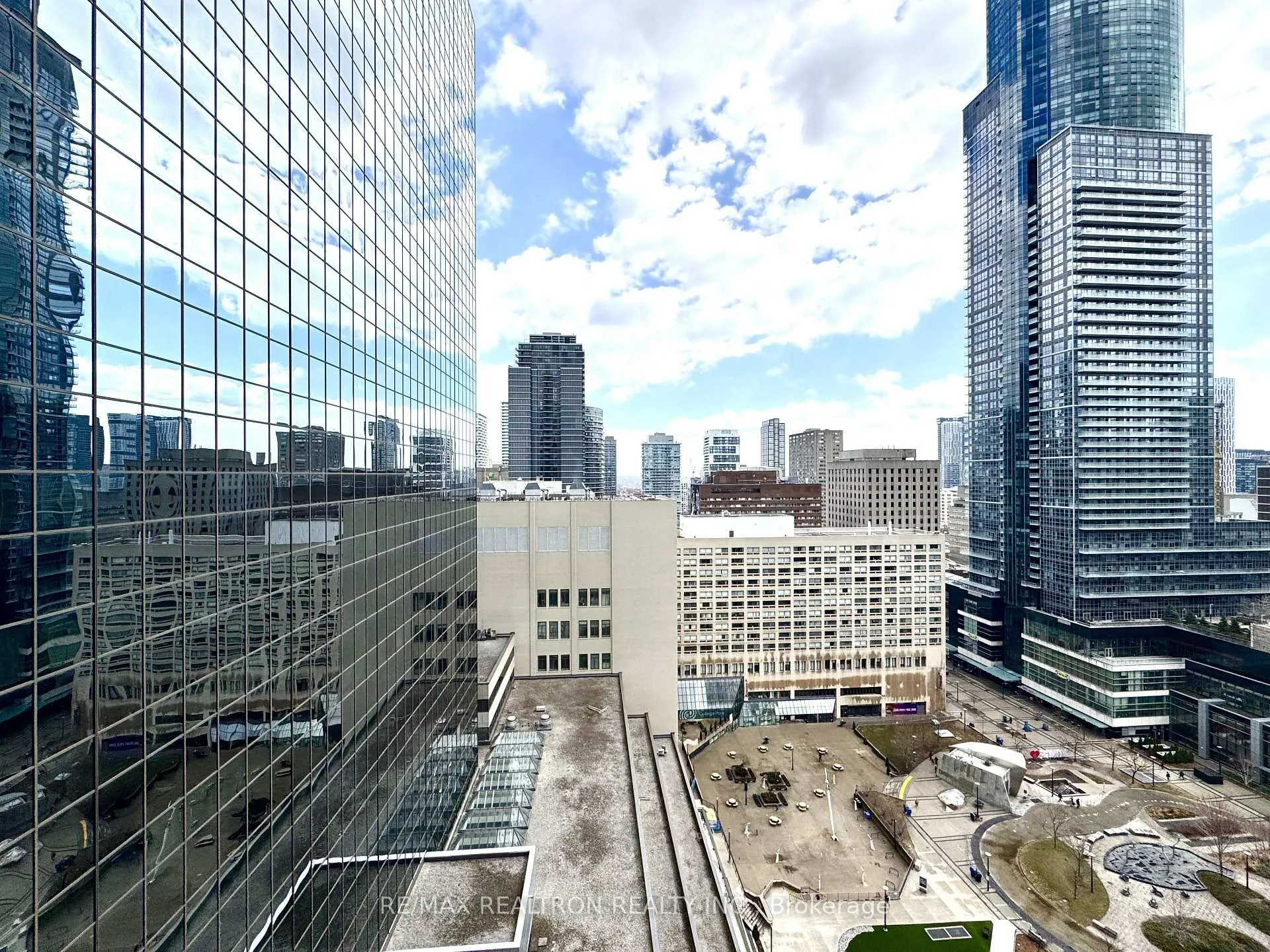 Photo 18 of Unit 2202, 763 Bay Street, Toronto, Bay Street Corridor — HOMEH
