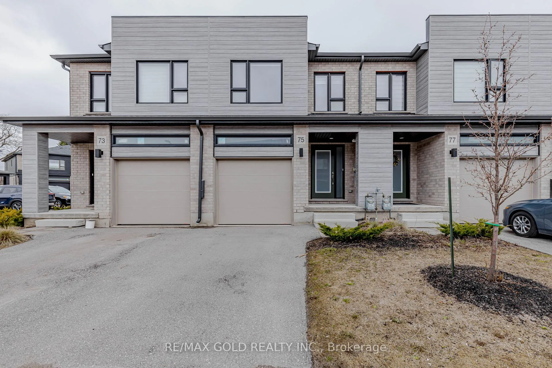 Photo 2 of 75 Pony Way, Kitchener — HOMEH