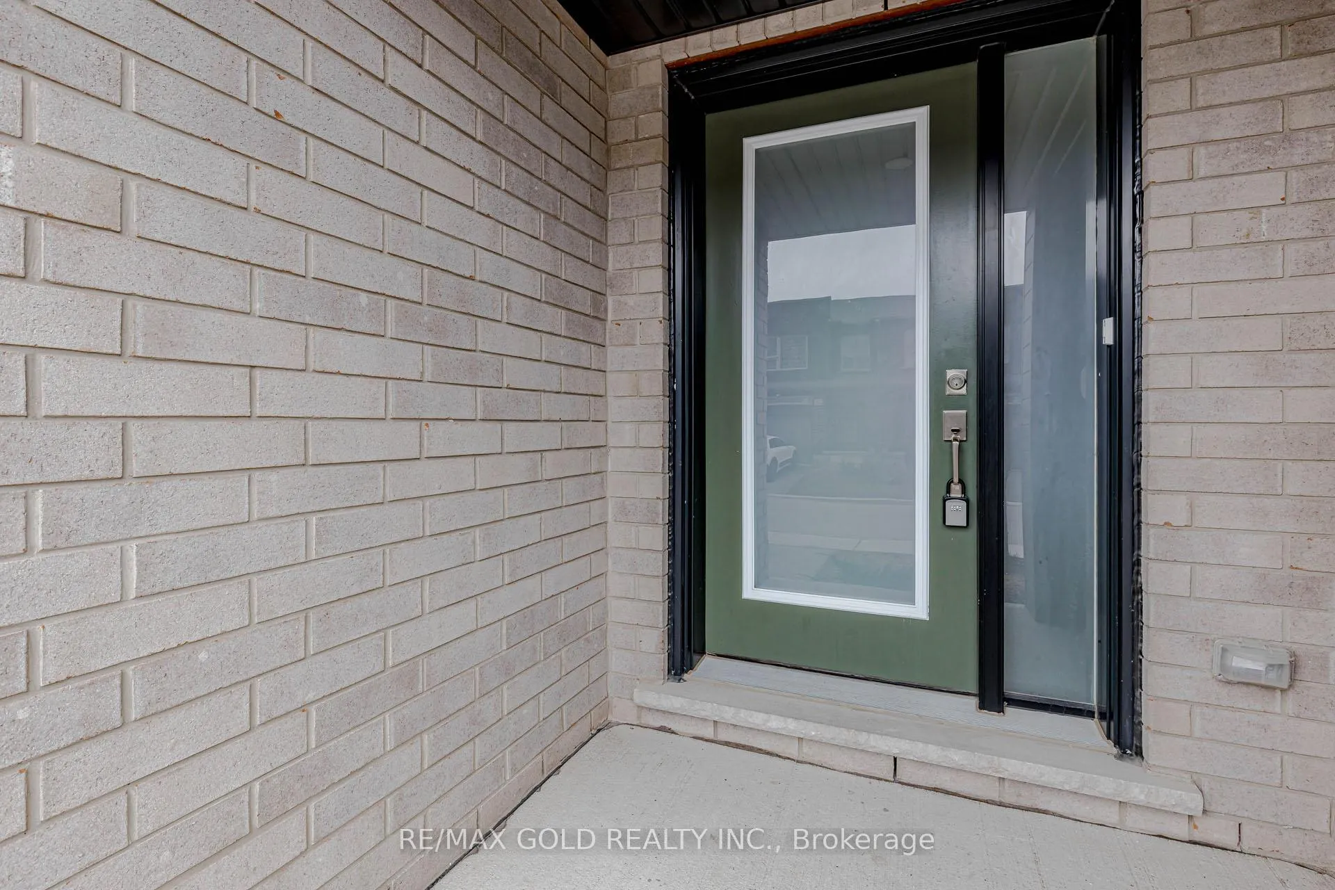 Photo 4 of 75 Pony Way, Kitchener — HOMEH