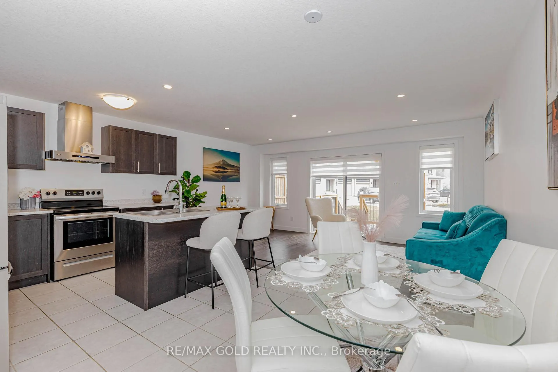 Photo 10 of 75 Pony Way, Kitchener — HOMEH