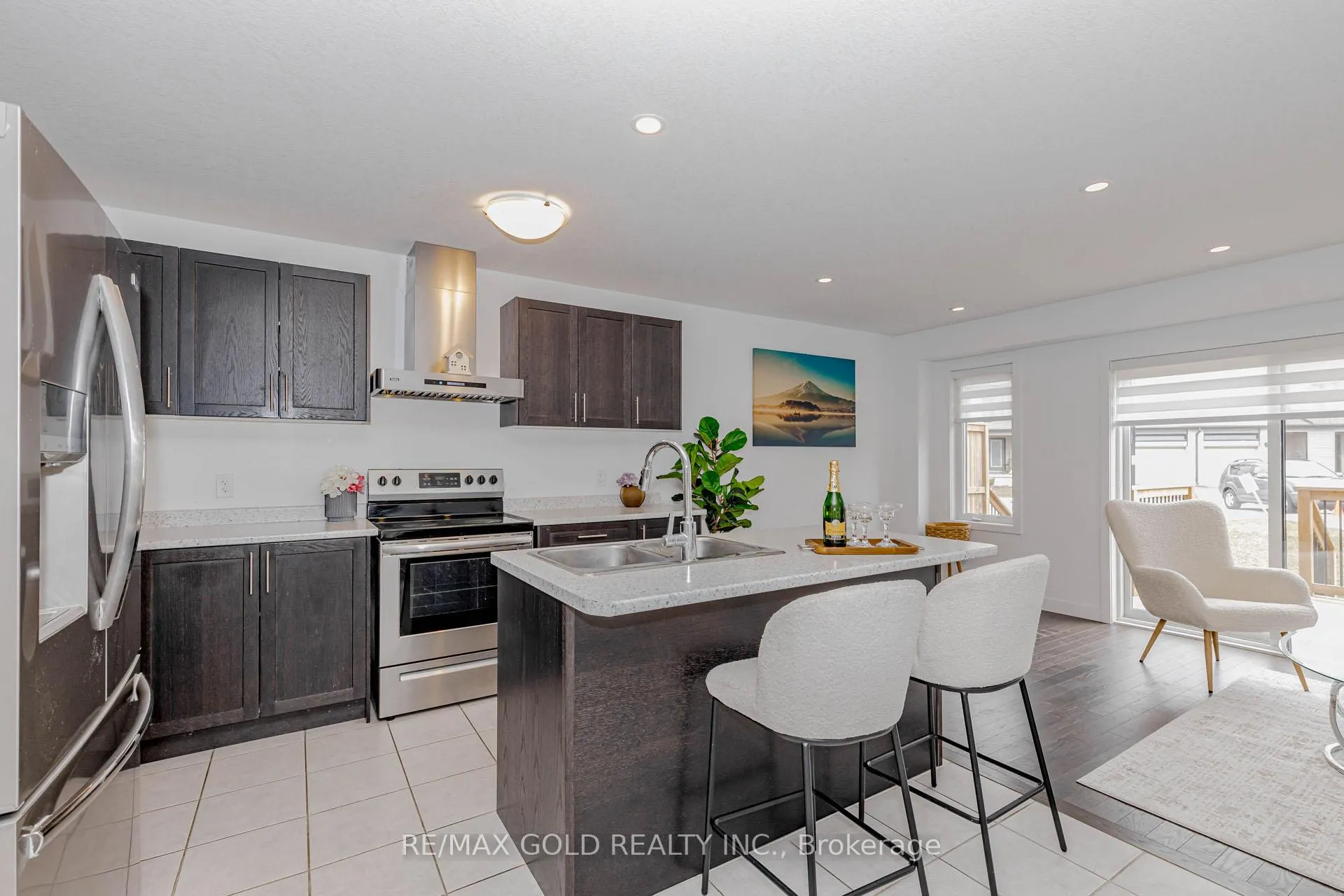 Photo 11 of 75 Pony Way, Kitchener — HOMEH