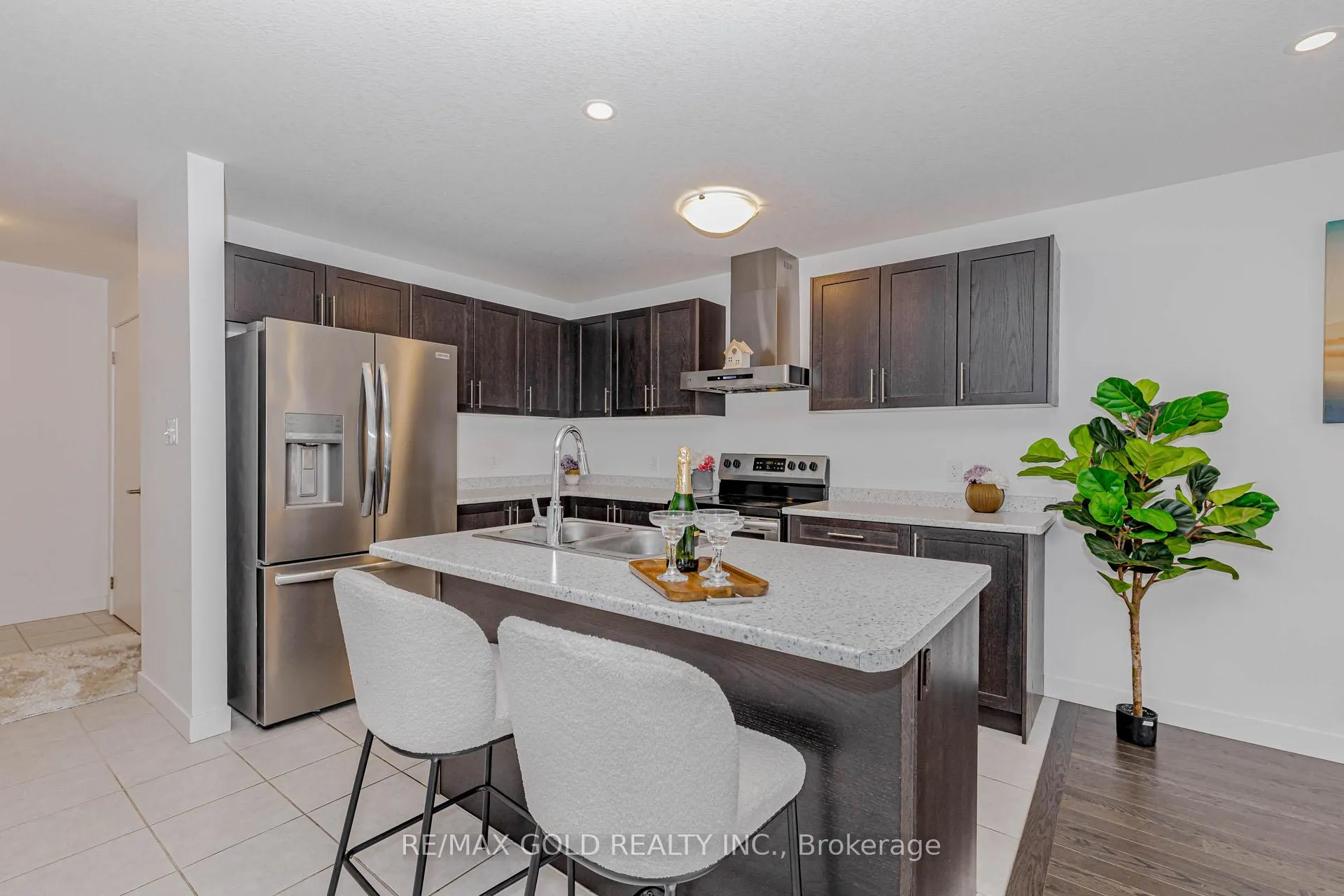 Photo 12 of 75 Pony Way, Kitchener — HOMEH