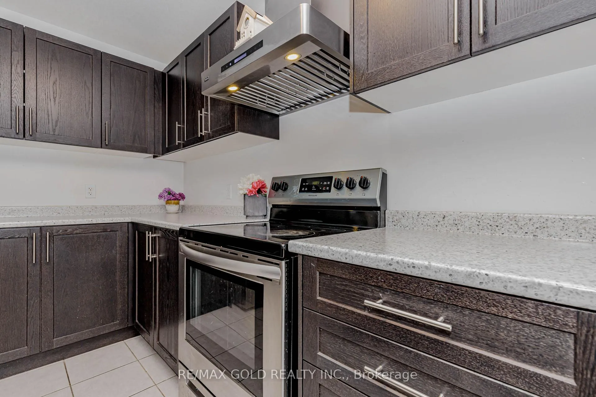 Photo 15 of 75 Pony Way, Kitchener — HOMEH