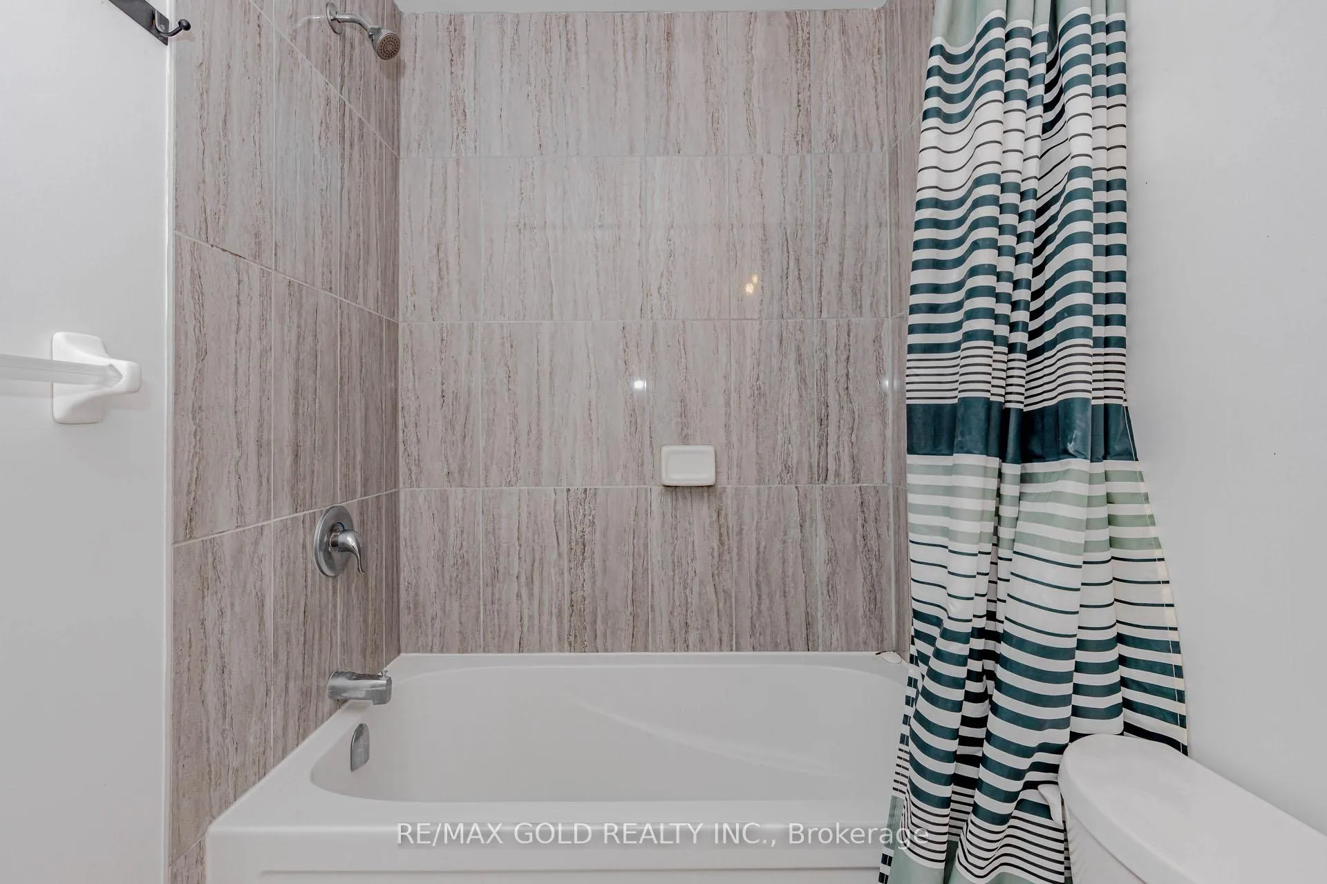 Photo 30 of 75 Pony Way, Kitchener — HOMEH