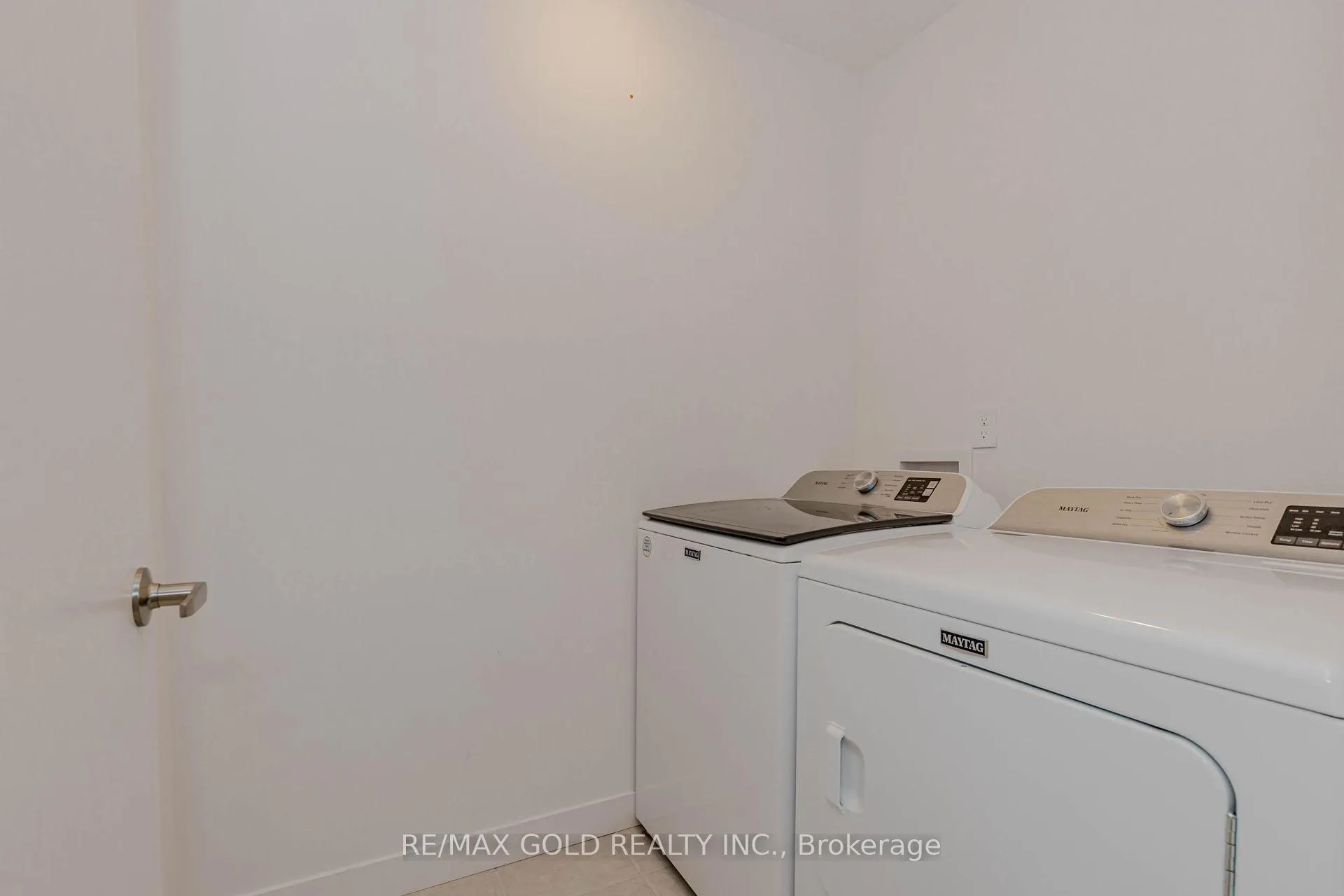 Photo 31 of 75 Pony Way, Kitchener — HOMEH