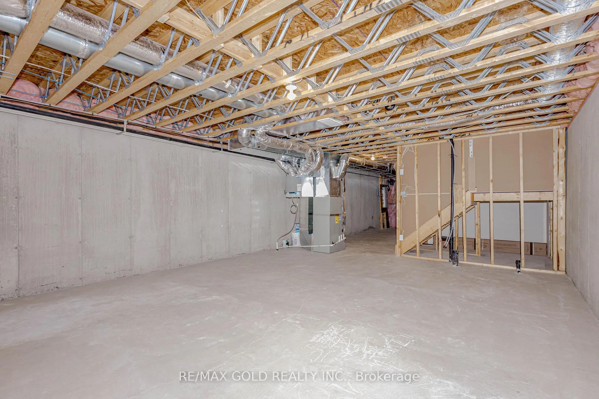 Photo 33 of 75 Pony Way, Kitchener — HOMEH