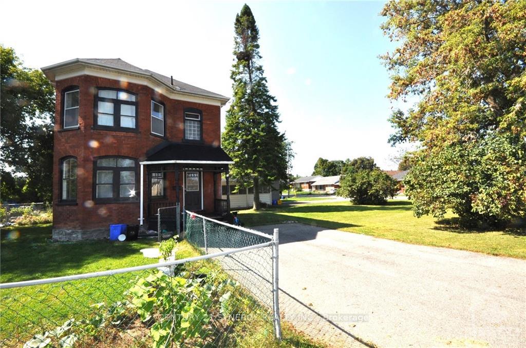 Photo 3 of 74 Jasper Avenue, Smiths Falls — HOMEH