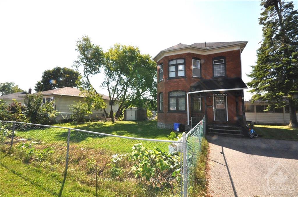 Photo 5 of 74 Jasper Avenue, Smiths Falls — HOMEH